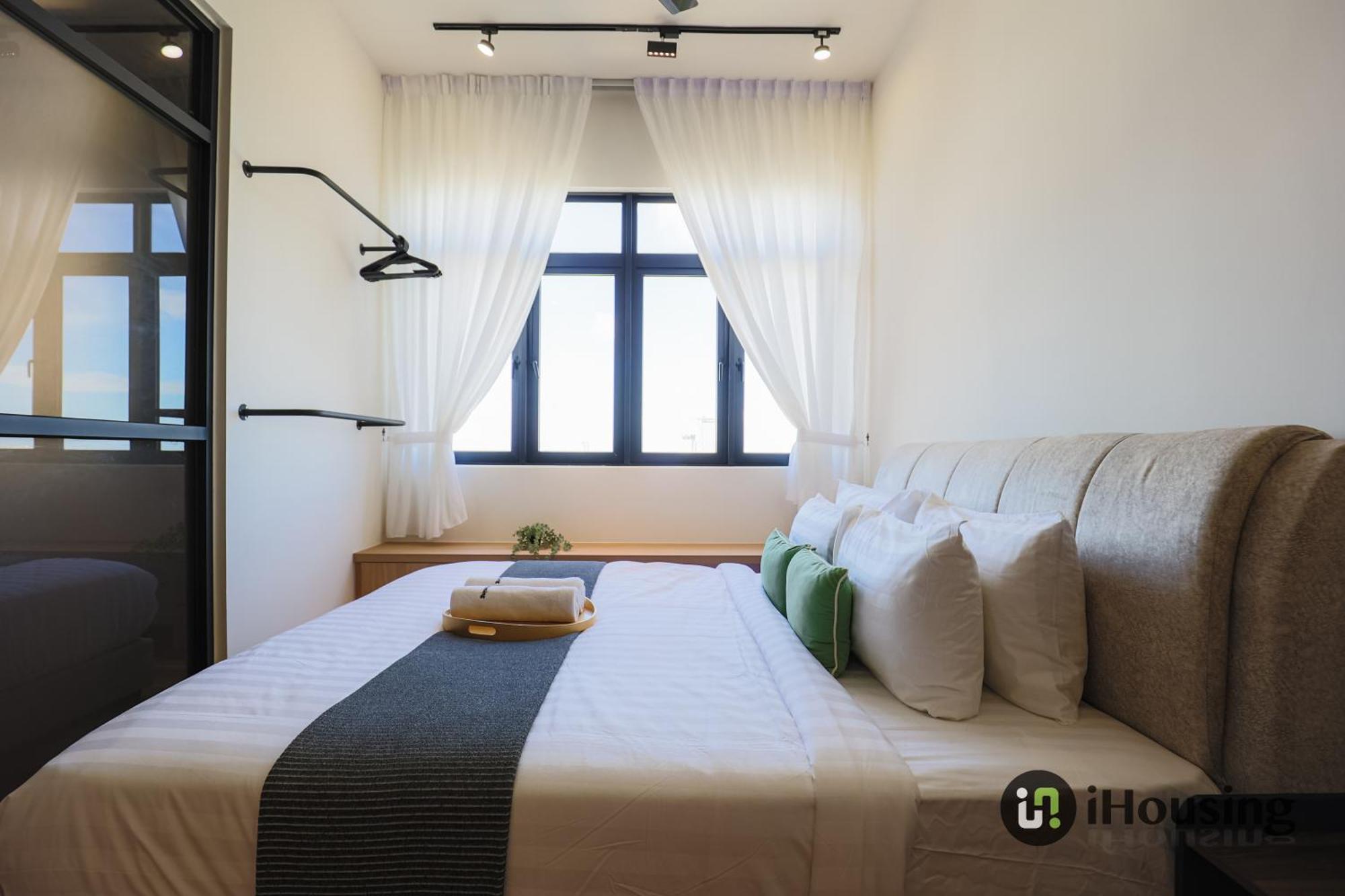 The Quartz By I Housing Apartment